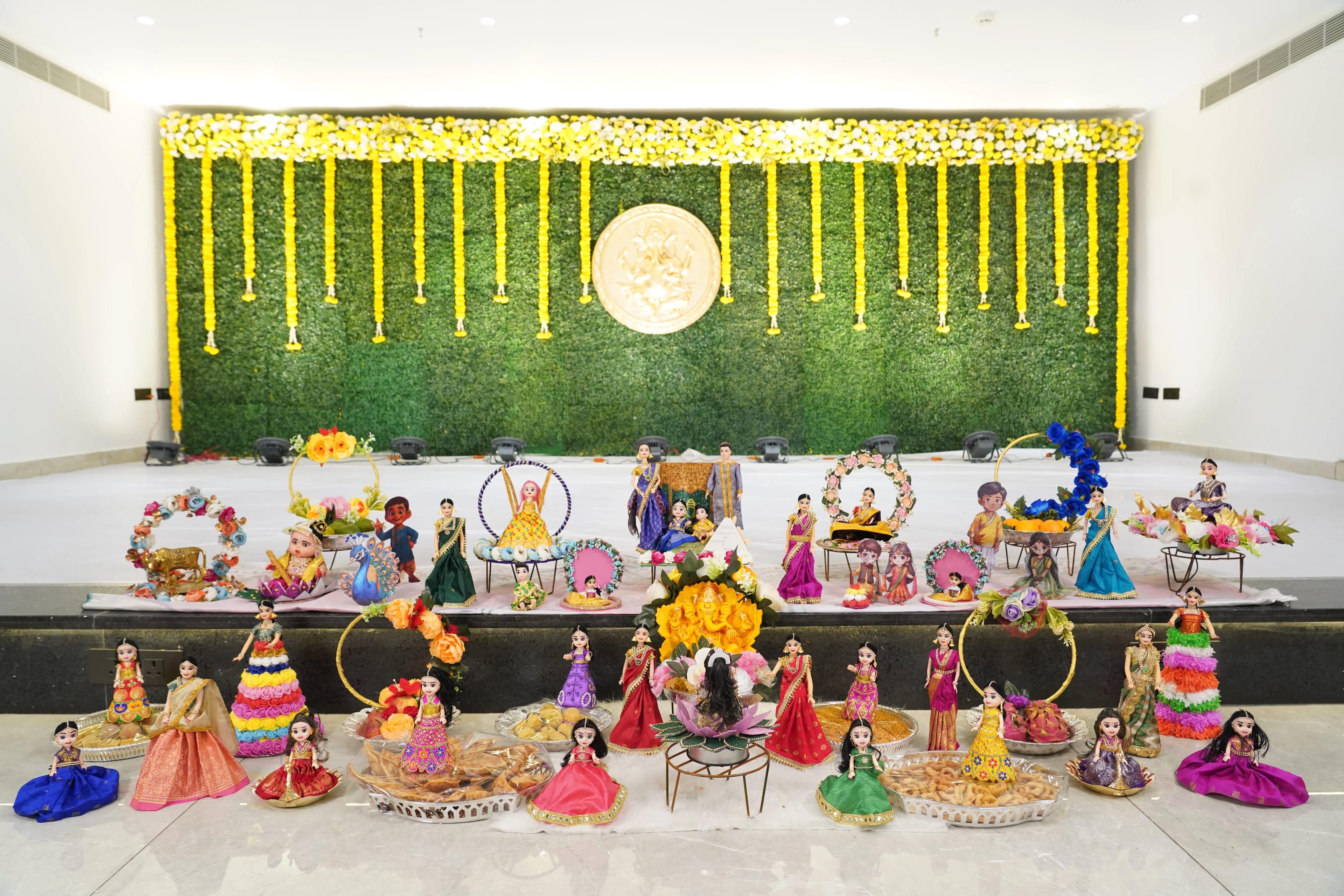 Traditional saree ceremony decoration - View 3